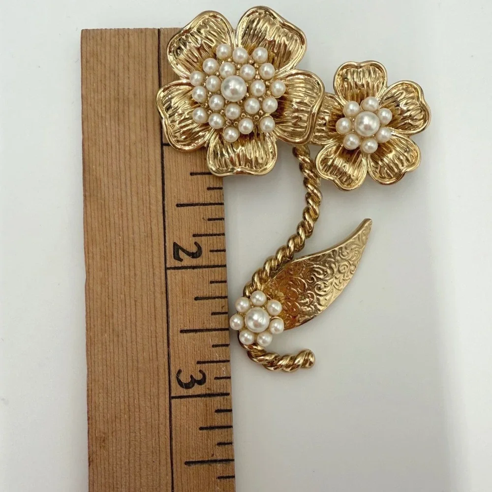 Butler & Wilson‎ Gold Floral Brooch Faux Pearl Cluster Statement Designer Pin